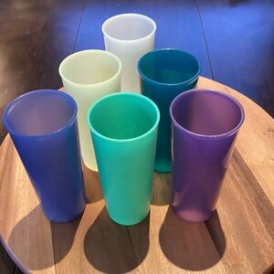 Tupperware vintage 16 oz tumblers set of 6. Series 107.